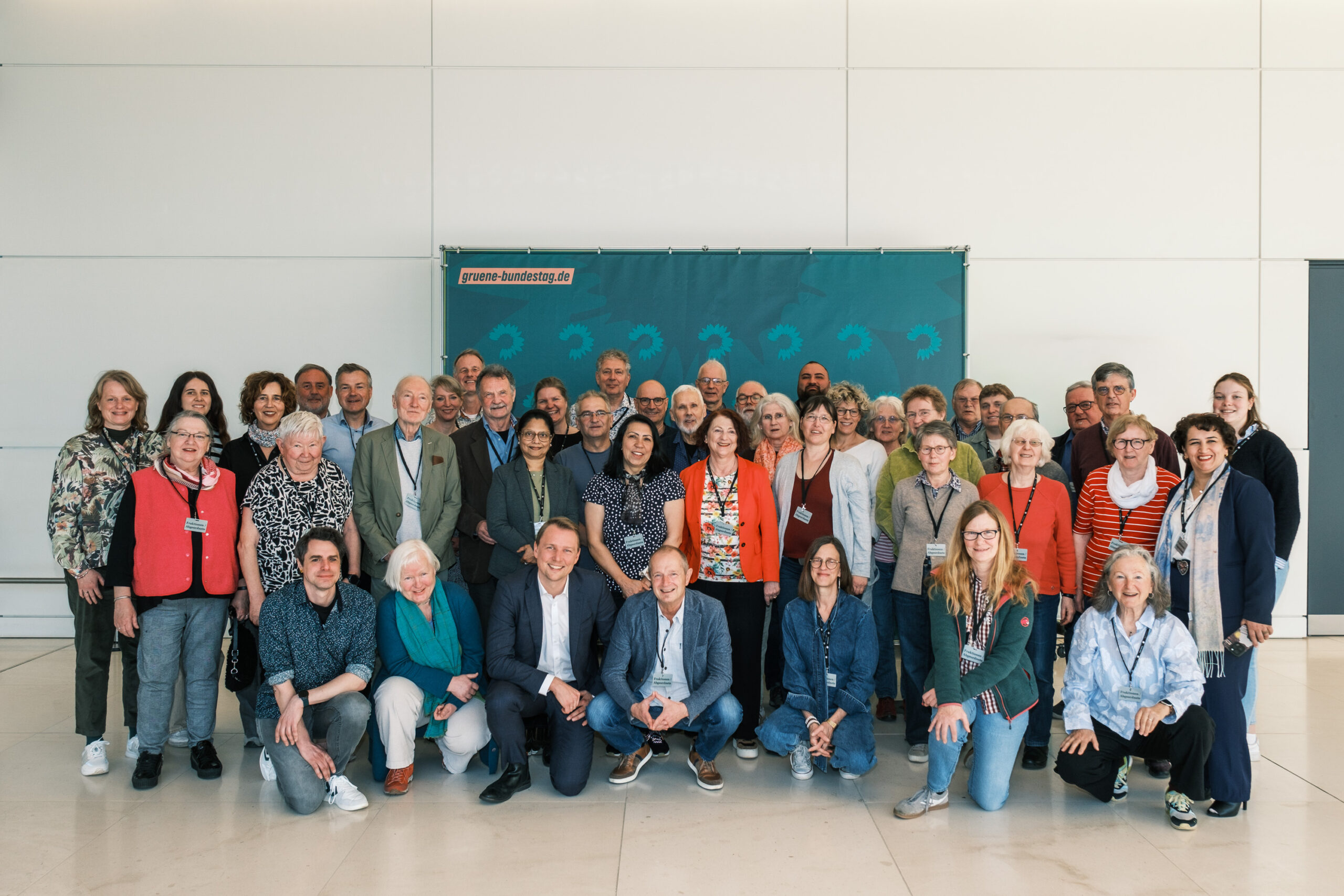 Gruppenfoto der politischen Bildungsfahrt nach Berlin bei Dr. Jan-Niclas Gesenhues